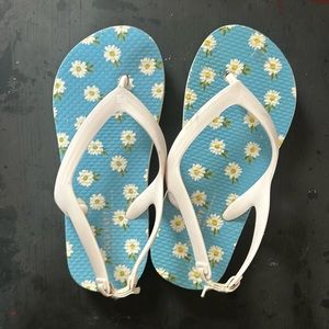 Old Navy toddler sandals size 11.